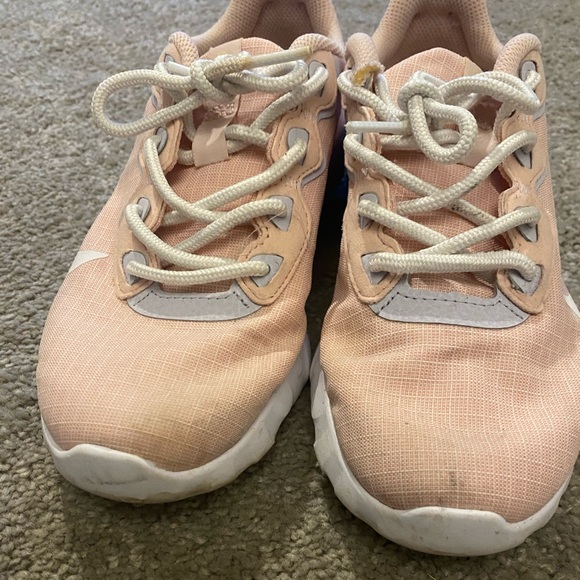 Pink nikes - Picture 3 of 3